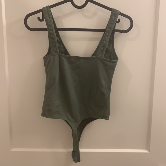 Dynamic Green Bodysuit - Picture 3 of 9